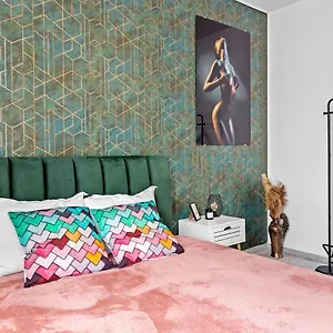  דירה Old Town Hideaway - 5 Min Walk To Palace Of Parliament And Old - Neighborhood