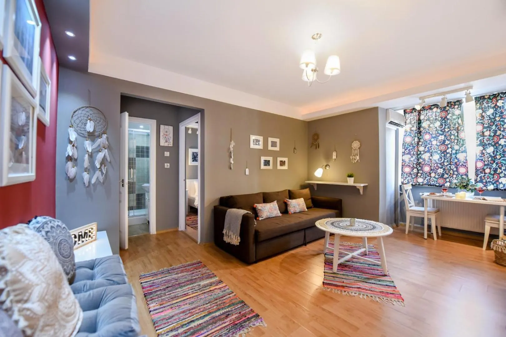Downtown Oasis: Central Apartments With Cozy Charm ブカレスト