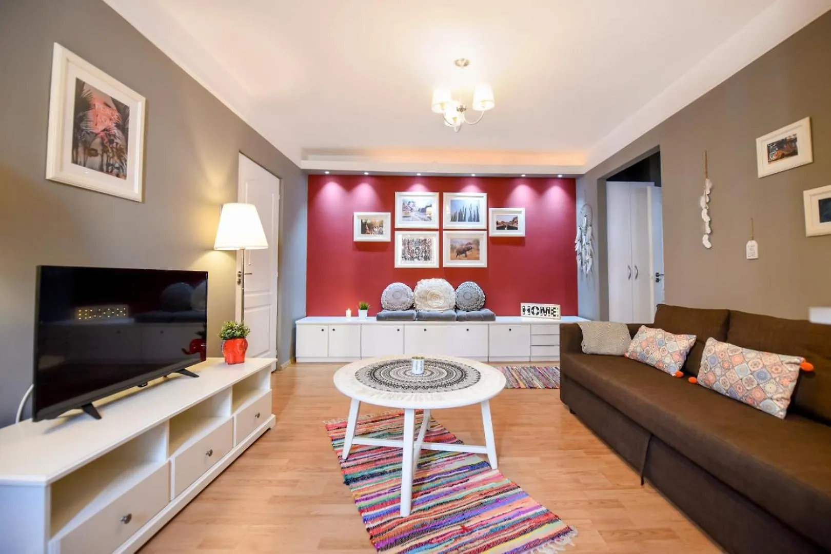 Downtown Oasis: Central Apartments With Cozy Charm ブカレスト