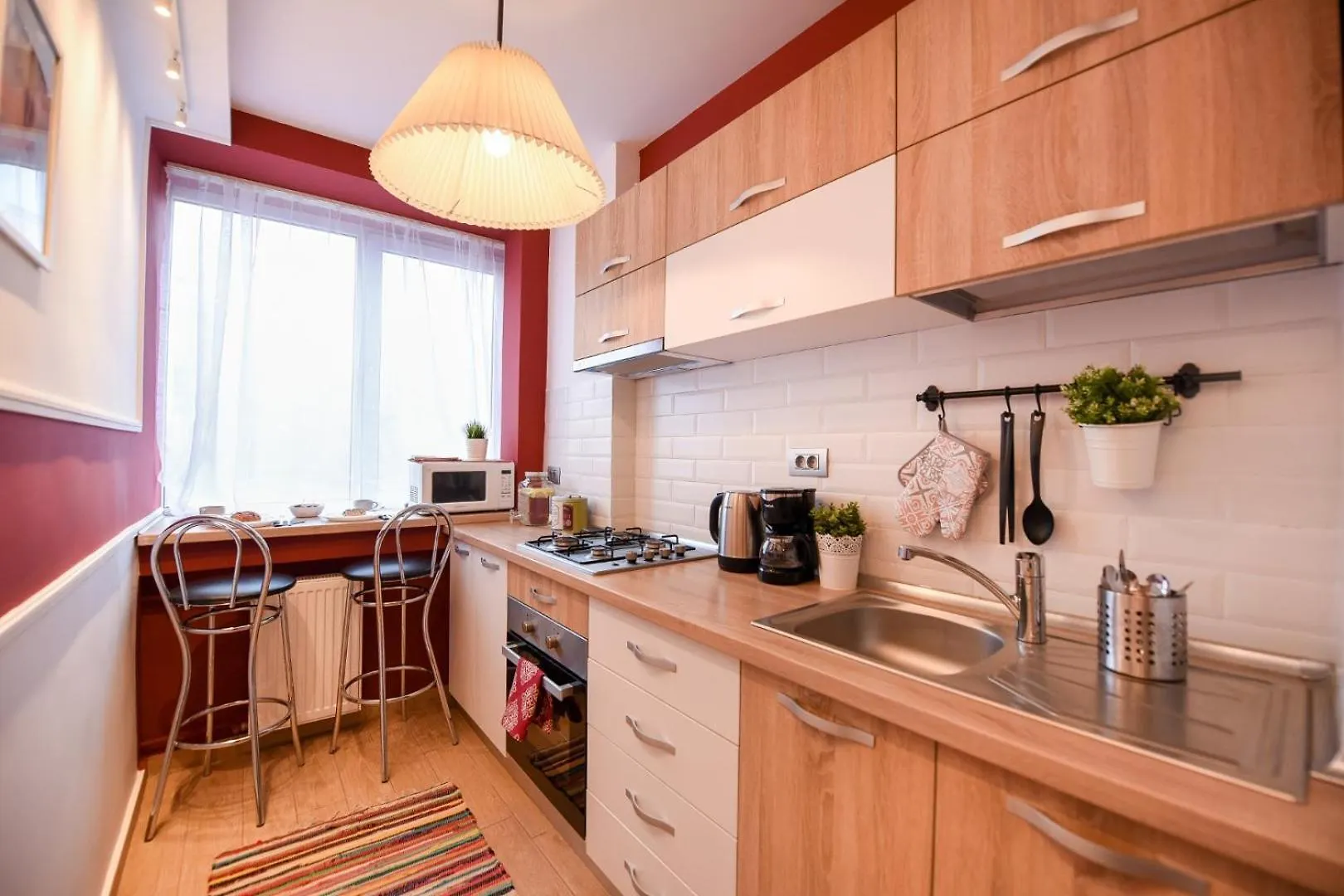 Downtown Oasis: Central Apartments With Cozy Charm ブカレスト